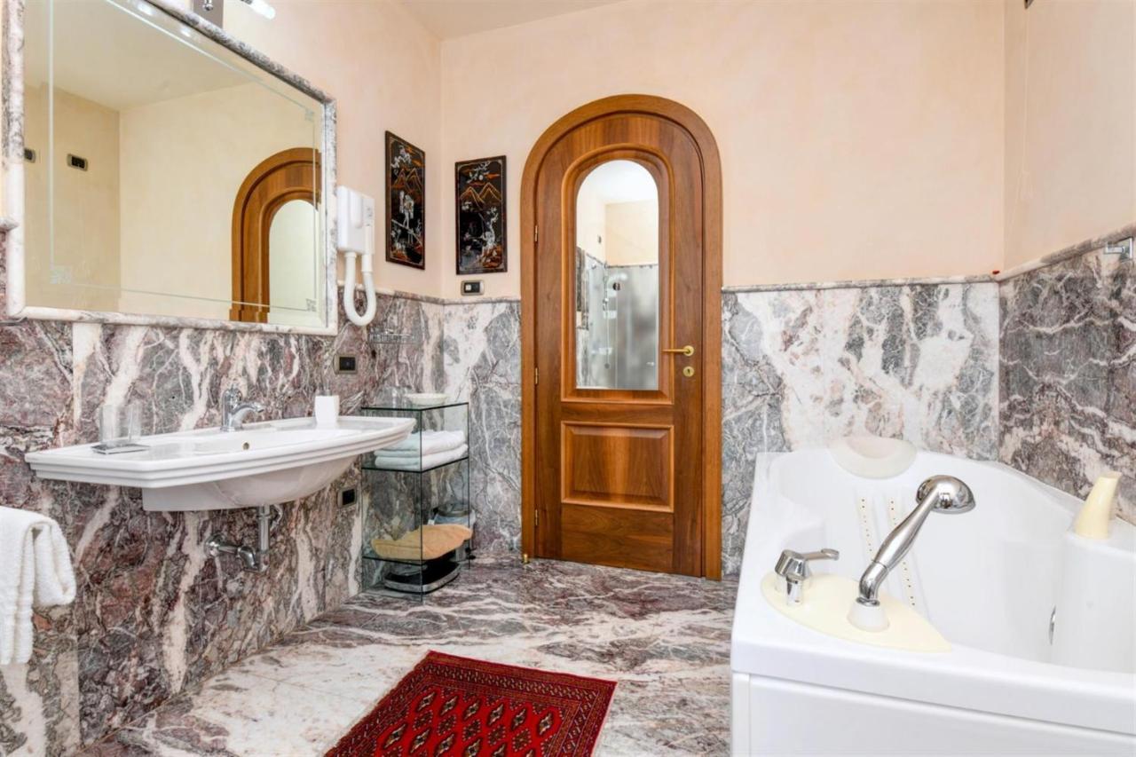 Private Luxury Villa With Pool Moniga del Garda 외부 사진